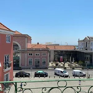alfama-apartment-with-balcony.hotels-lisbon-portugal.com/